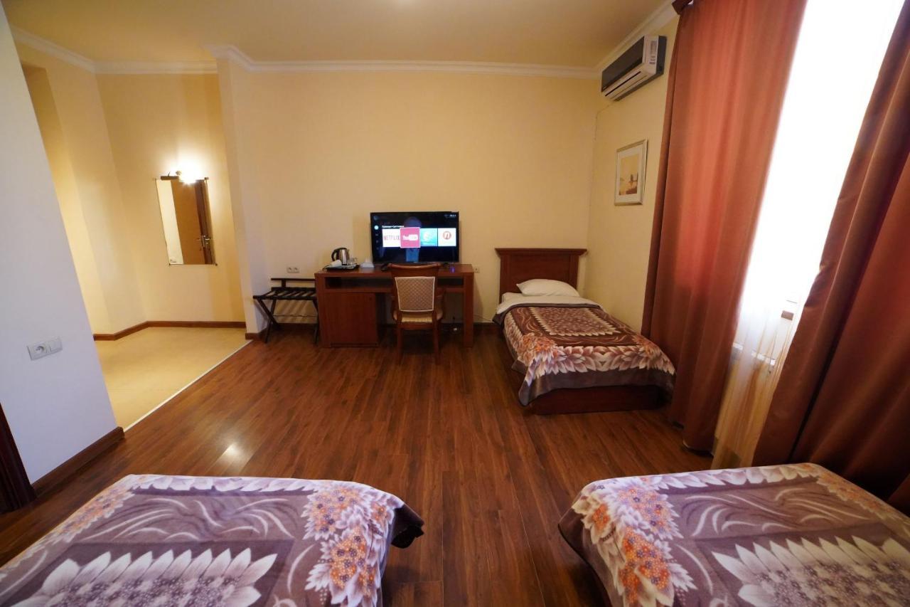 Syunik Hotel Kapan Kültér fotó