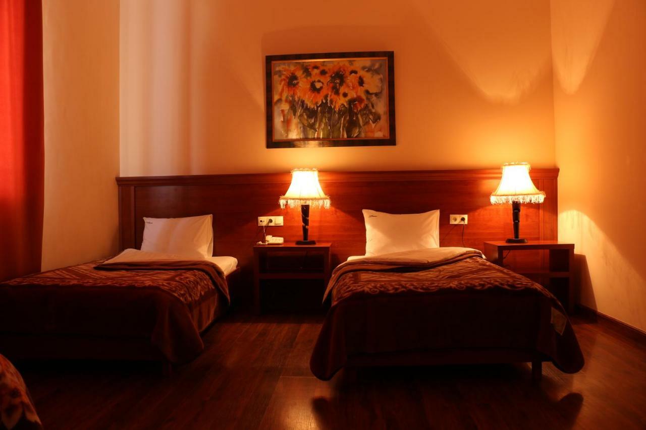 Syunik Hotel Kapan Kültér fotó